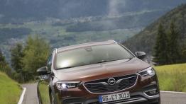 Opel Insignia Country Tourer (2017) - widok z przodu