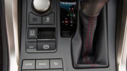Lexus NX 200t F-Sport (2015) - wersja amerykańska - panel sterowania na tunelu środkowym