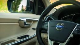 Volvo XC60 Facelifting 2.0 D4 181KM - galeria redakcyjna - kierownica