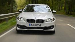 BMW serii 5 F11 520d Touring (2015) - widok z przodu