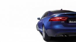 Jaguar XE 2.0d R-Sport (2015) - lewy tylny reflektor - wyłączony