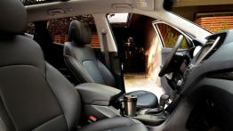Hyundai Santa Fe Sport 2015 - widok ogólny wnętrza z przodu