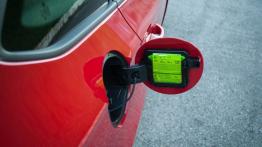Skoda Fabia III Kombi 1.2 TSI 110KM - galeria redakcyjna - wlew paliwa