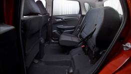 Honda Jazz IV (2015) - tylna kanapa złożona, widok z boku