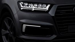 Audi Q7 II e-tron 2.0 TFSI quattro (2016) - prawy przedni reflektor - włączony