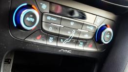 Ford Focus III Kombi Facelifting - galeria redakcyjna - panel sterowania wentylacją i nawiewem