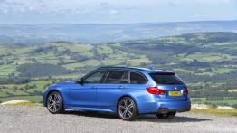 BMW 330d xDrive M Sport Touring (2016) - widok z tyłu