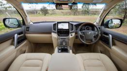 Toyota Land Cruiser (2016) - pełny panel przedni