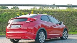 Honda Civic IX Hatchback 5d 1.8 i-VTEC 142KM - galeria redakcyjna - widok z tyłu