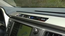 Toyota RAV4 IV - galeria redakcyjna - zestaw wskaźników na desce rozdzielczej
