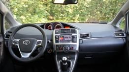 Toyota Verso Facelifting 2.0 D-4D 124KM - galeria redakcyjna (3) - pełny panel przedni