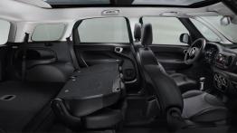 Fiat 500L Living (2014) - tylna kanapa złożona, widok z boku