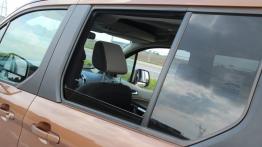 Ford Grand Tourneo Connect 1.6 TDCi - galeria redakcyjna - szyba boczna tylna opuszczona
