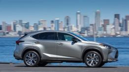 Lexus NX 300h F-Sport (2015) w Seattle - prawy bok