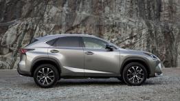 Lexus NX 200t F-Sport (2015) w Seattle - prawy bok