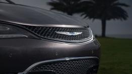 Chrysler 200C (2015) - grill