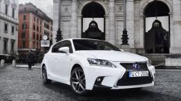 Lexus CT 200h Facelifting (2014) - widok z przodu