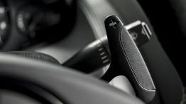Aston Martin V8 Vantage N430 (2014) - manetka zmiany biegów pod kierownicą