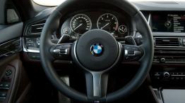 BMW Seria 5 F10 535d 313KM - galeria redakcyjna - kierownica