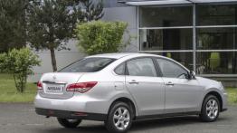 Nissan Almera 2013 - prawy bok