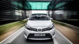 Toyota Verso Facelifting - widok z przodu