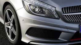 Mercedes A 250 Sport (W176) 2012 - prawy przedni reflektor - wyłączony