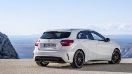 Mercedes A45 AMG (2013) - widok z tyłu