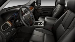 Chevrolet Silverado 2010 - widok ogólny wnętrza z przodu