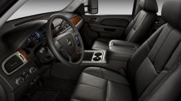 Chevrolet Silverado 2010 - widok ogólny wnętrza z przodu
