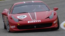 Ferrari 458 Challenge - widok z przodu