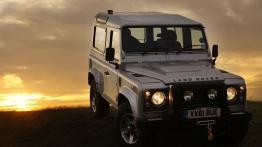 Land Rover Defender 2012 - widok z przodu