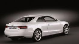 Audi A5 Coupe 2012 - tył - reflektory włączone