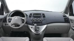 Mitsubishi Grandis 2.4 Intense automat. - pełny panel przedni