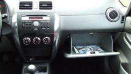 Suzuki SX4 4WD - pełny panel przedni