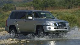 Nissan Patrol 2005 - widok z przodu