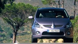 Mitsubishi Grandis - widok z przodu