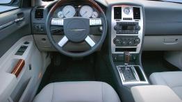 Chrysler 300C Touring - kokpit
