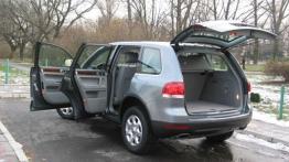 Volkswagen Touareg 4.2 V8 (310 KM) - galeria redakcyjna - tył - bagażnik otwarty