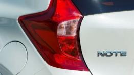 Nissan Note II 1.5 dCi (2013) - lewy tylny reflektor - wyłączony