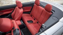BMW 228i Cabrio (2015) - wersja amerykańska - tylna kanapa