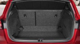 Seat Arona (2017) - tył - bagażnik otwarty
