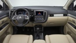Mitsubishi Outlander III - pełny panel przedni