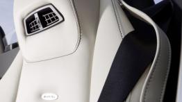 Mercedes SLS AMG Roadster 2012 - zagłówek na fotelu kierowcy, widok z przodu