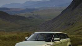 Land Rover Evoque - wersja 5-drzwiowa - widok z przodu