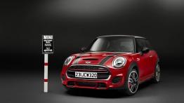 Mini John Cooper Works 2015 - przód - reflektory włączone