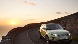 Land Rover Evoque - wersja 5-drzwiowa - widok z przodu