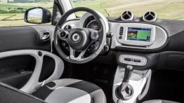 Smart fortwo III (2015) - kokpit