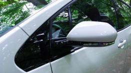 Czy wtyczka bardzo zmienia wygląd samochodu? Porównanie Priusa Plug-in z odmianą hybrydową Prius HEV