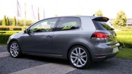 Z klekotem, ale szybko