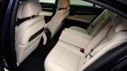 BMW 750d xDrive 381 KM - czego chcieć więcej?